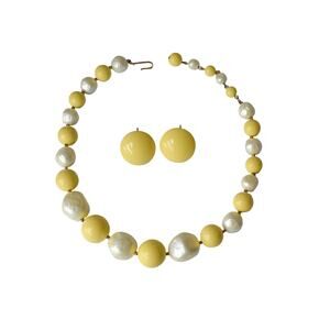 1980s Single Strand Faux Pearl & Yellow Beaded Choker & Button Clip Earrings Set
